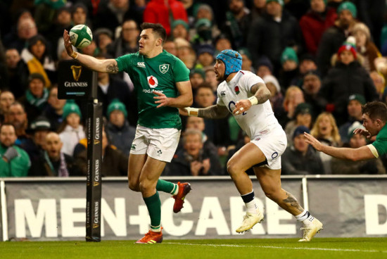 Jacob Stockdale under pressure on his try line by Jack Nowell