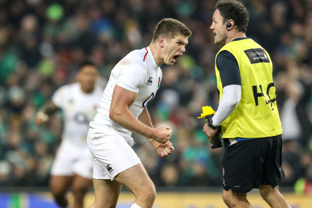 Owen Farrell celebrates after scoring a penalty