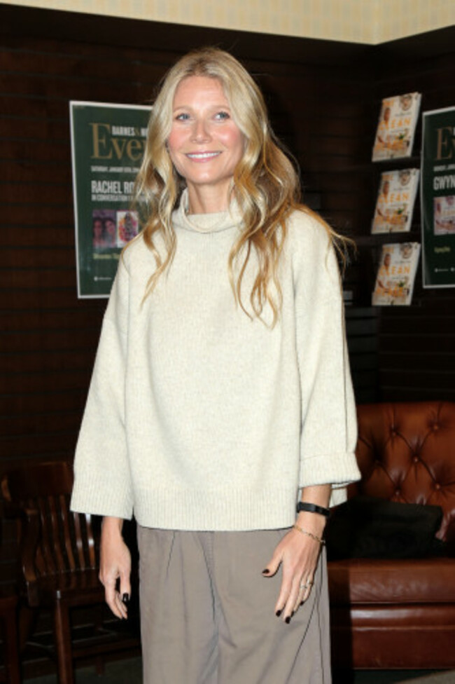 Gwyneth Paltrow Book Signing - Los Angeles