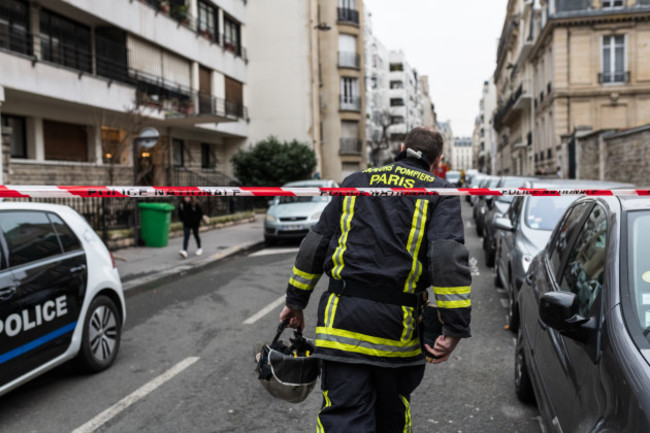 At least 10 dead in Paris building fire