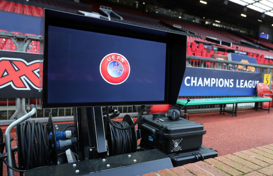 Manchester United v Paris Saint-Germain - UEFA Champions League - Round of 16 - First Leg - Old Trafford