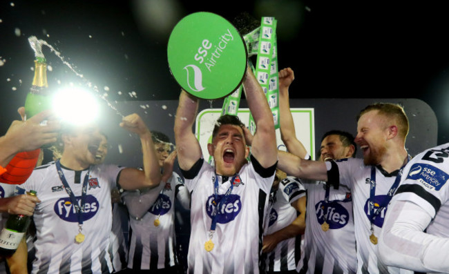 Ronan Murray lifts the trophy