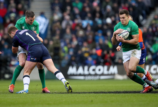Jacob Stockdale breaks away for a try as Johnny Sexton gets tackled by Allan Dell