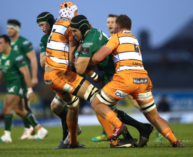 JP du Preez and Jasper Wiese tackle Ultan Dillane