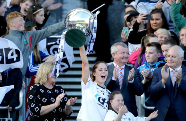 Aisling Holton lifts the trophy