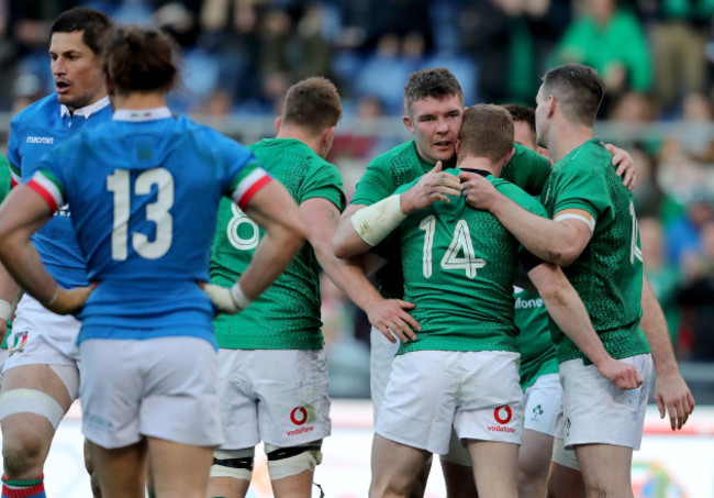 Keith Earls celebrates his try with Peter O'Mahony and Jonathan Sexton