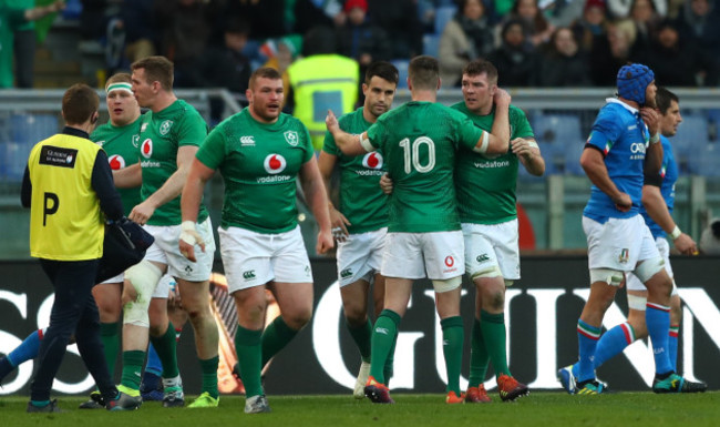 Jonathan Sexton and Peter O'Mahony celebrates with try scorer Conor Murray