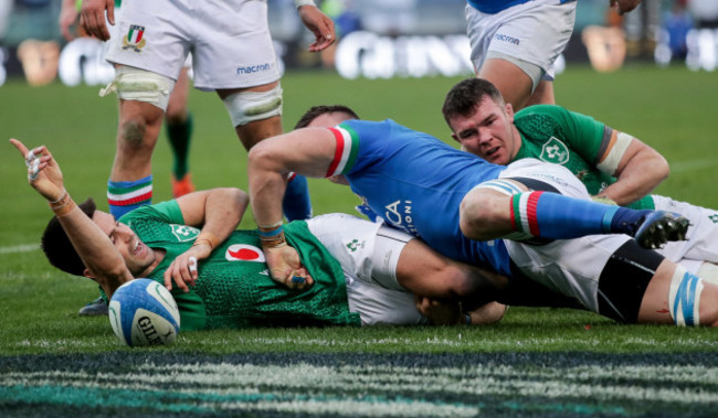 Conor Murray celebrates scoring their fourth try