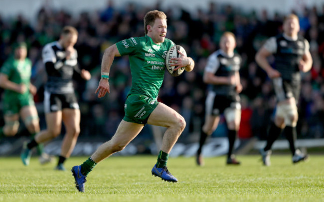 Kieran Marmion goes clear to score his sides fifth try