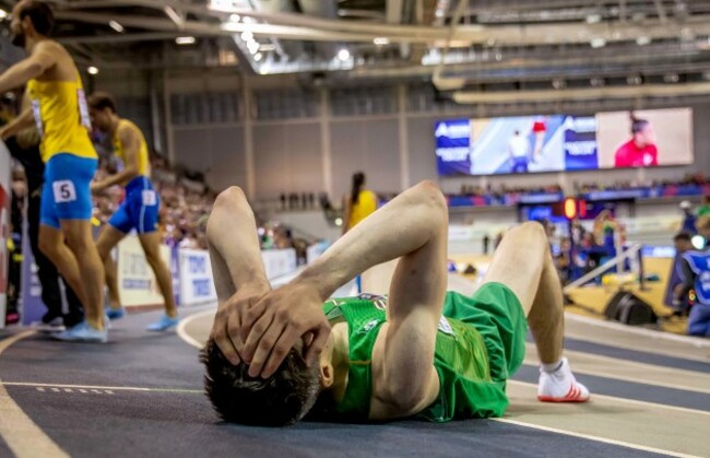 Mark English celebrates after winning a bronze medal