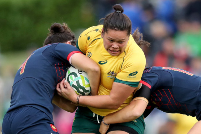 Liz Patu is tackled by Yanna Rivoalen and Caroline Drouin