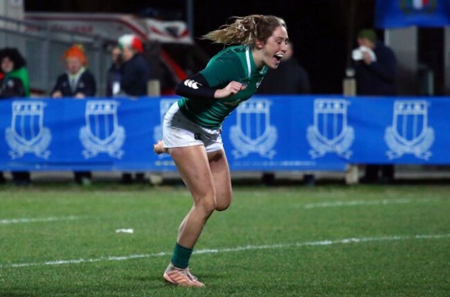 Eimear Considine celebrates her try
