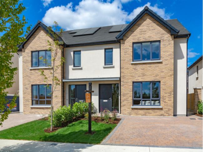 Cluain Adain outside