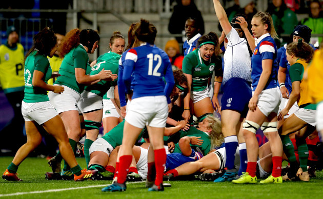 Ireland celebrate Claire Molloy scoring their second try