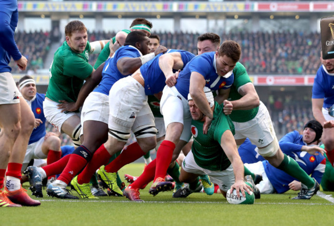 Rory Best scores their first try