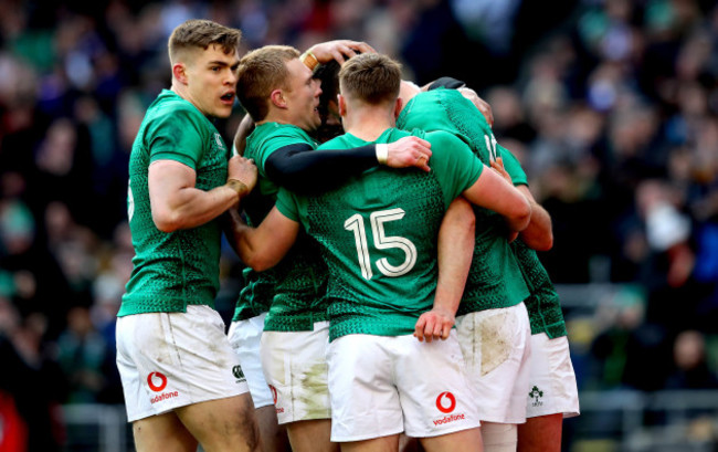 Jonathan Sexton celebrates scoring their second try with his teammates