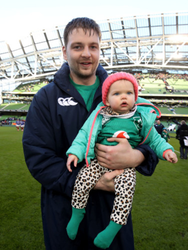 Iain Henderson celebrates winning with their daughter Lana