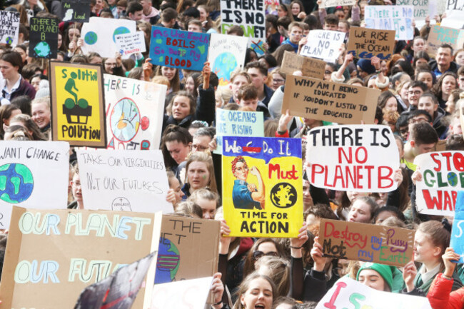 0447 Children Climate protest_90566521