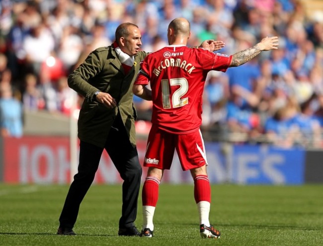 Soccer - Johnstone's Paint Trophy - Final - Chesterfield v Swindon Town - Wembley Stadium