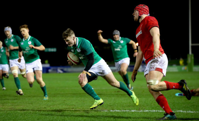 Jonathan Wren scores his side's first try