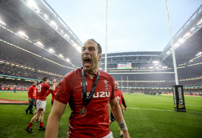 Alun Wyn Jones celebrates winning