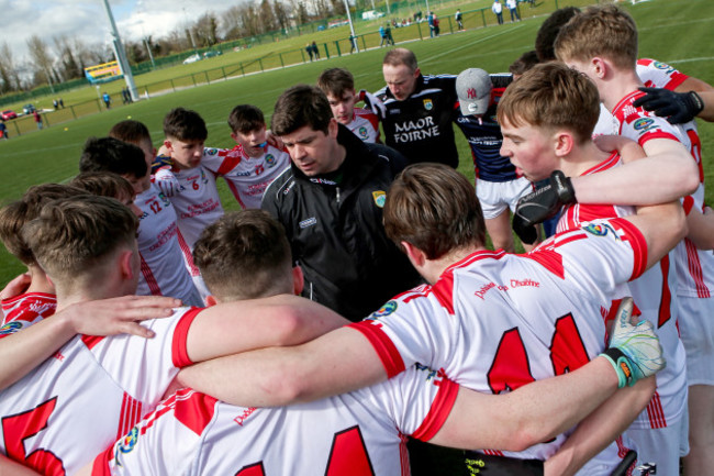 Eamonn Fitzmaurice speaks to his team ahead of the game