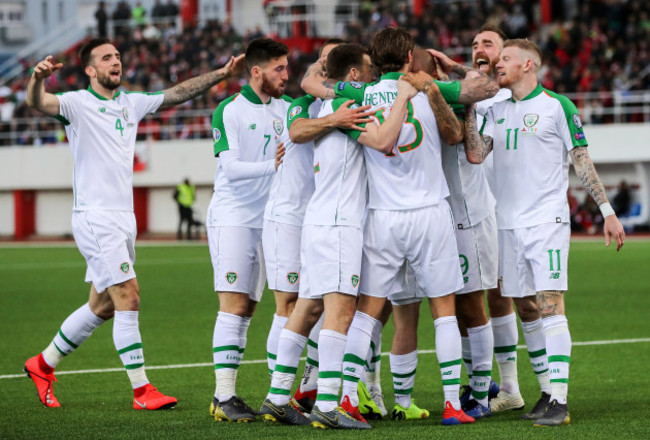 Ireland players celebrate with goalscorer Jeff Hendrick