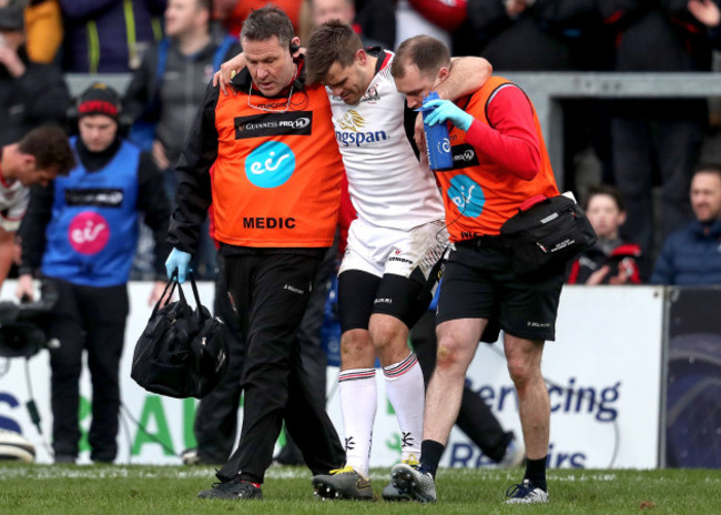 Louis Ludik leaves the pitch injured