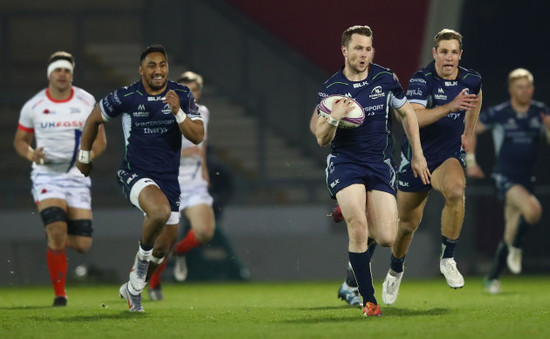 Jack Carty with Bundee Aki and Kyle Godwin