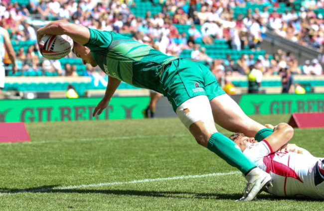 John O'Donnell scores a try