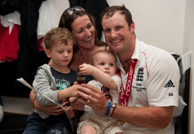 Cricket - The Ashes 2009 - npower Fifth Test - Day Four - England v Australia - The Brit Oval