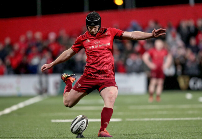 Tyler Bleyendaal kicks a conversion