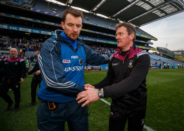 Sean O Siochru shakes hands with Sean O Cuana after the game