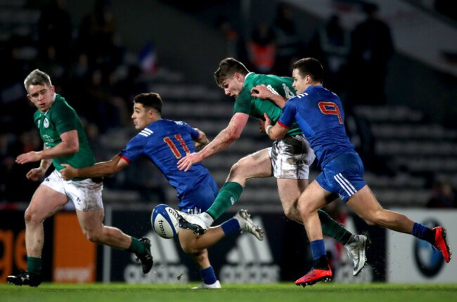 Arthur Coville tackles Peter Sullivan