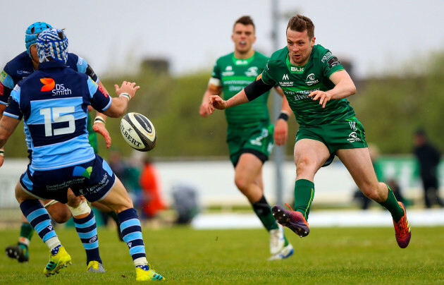 Jack Carty kicks a head to score a try