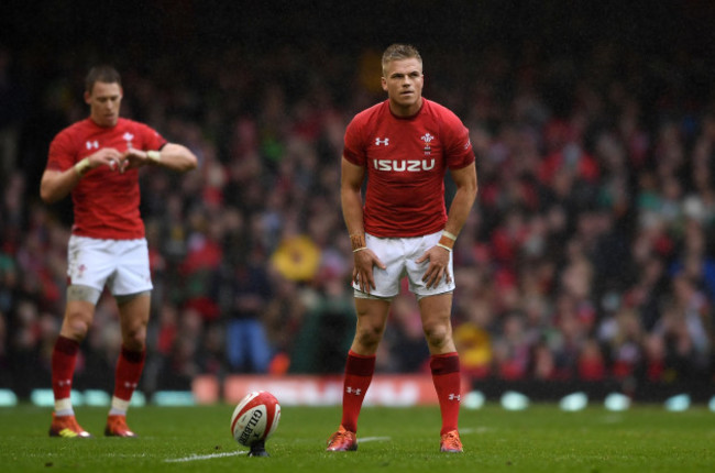 Gareth Anscombe kicks