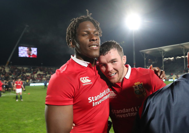 Maro Itoje and Peter O'Mahony celebrate winning