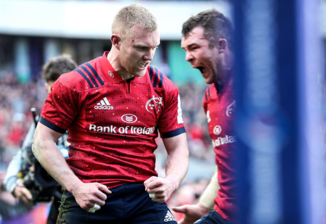 Keith Earls celebrates scoring their second try with Peter O'Mahony