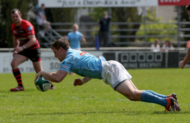 Neil Cronin scores a try