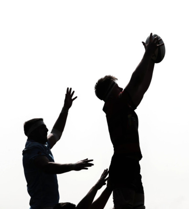 Nigel Simpson wins a line out ball