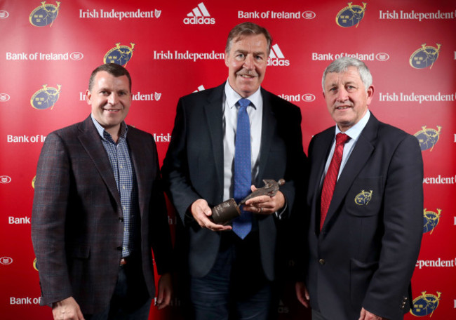 Donal Lenihan is presented with the Hall of Fame of the Year award by Gerry O'Shea and Pat Keane