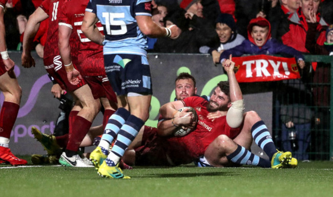 Sam Arnold celebrates scoring a try