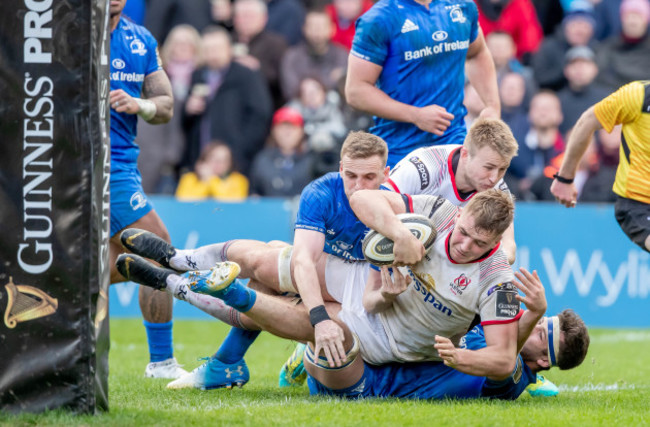 Marcus Rea scores a try