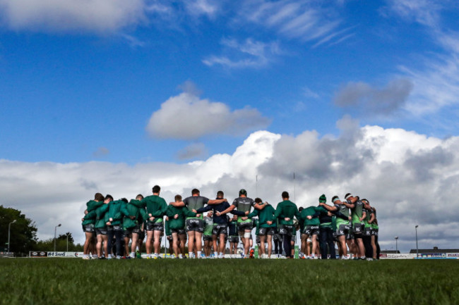 Connacht team huddle