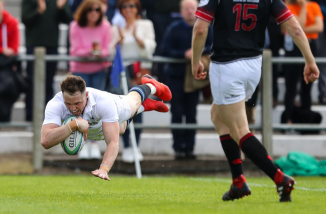 Sean French scores the first try of the game