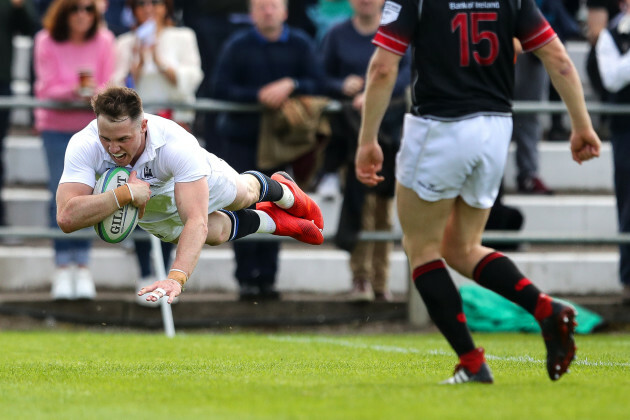 Sean French scores the first try of the game