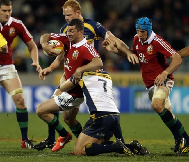 Rob Kearney tackled by Colby Faingaa