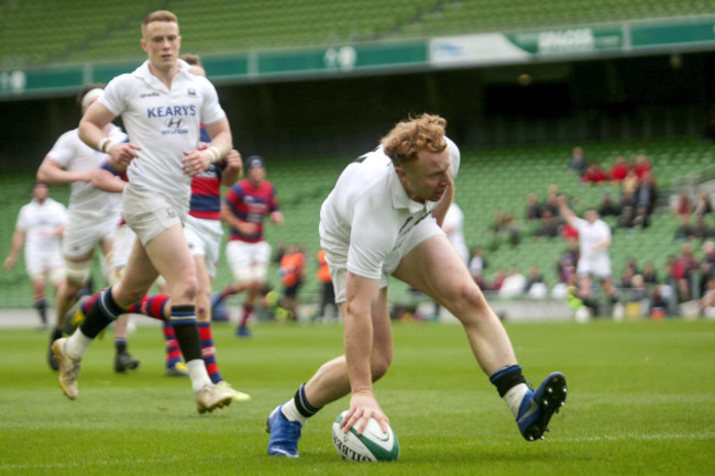 Robert Jermyn scores a try