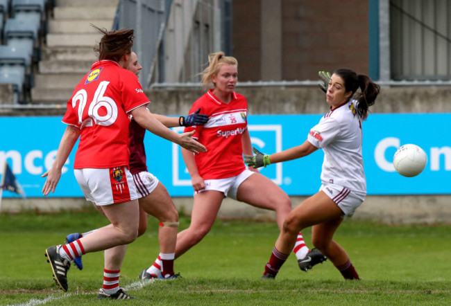 Saoirse Noonan scores a goal