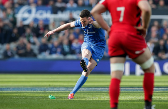 Johnny Sexton kicks a penalty